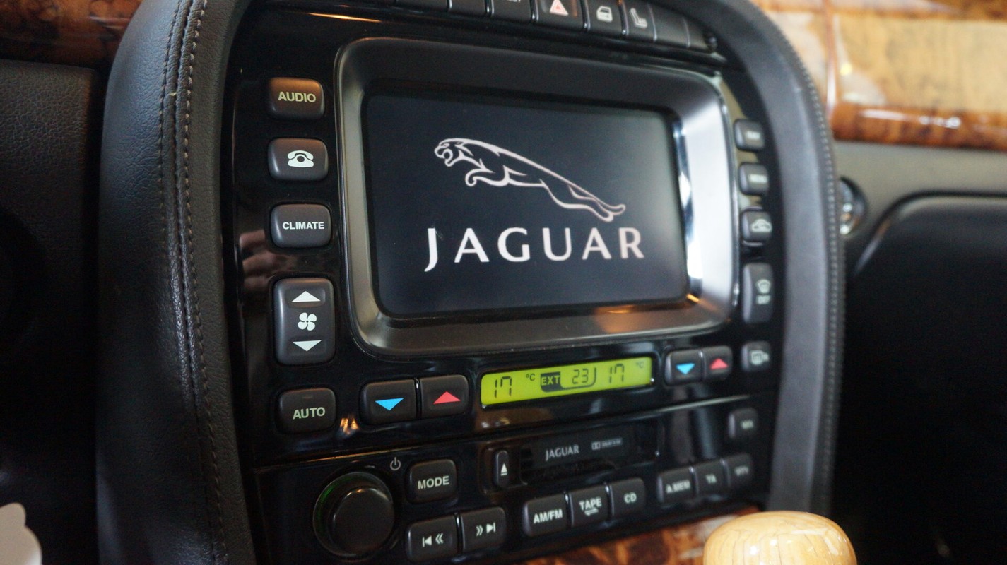 Jaguar XJ