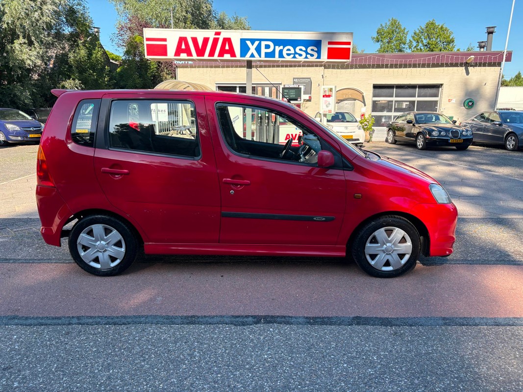 Daihatsu Young RV