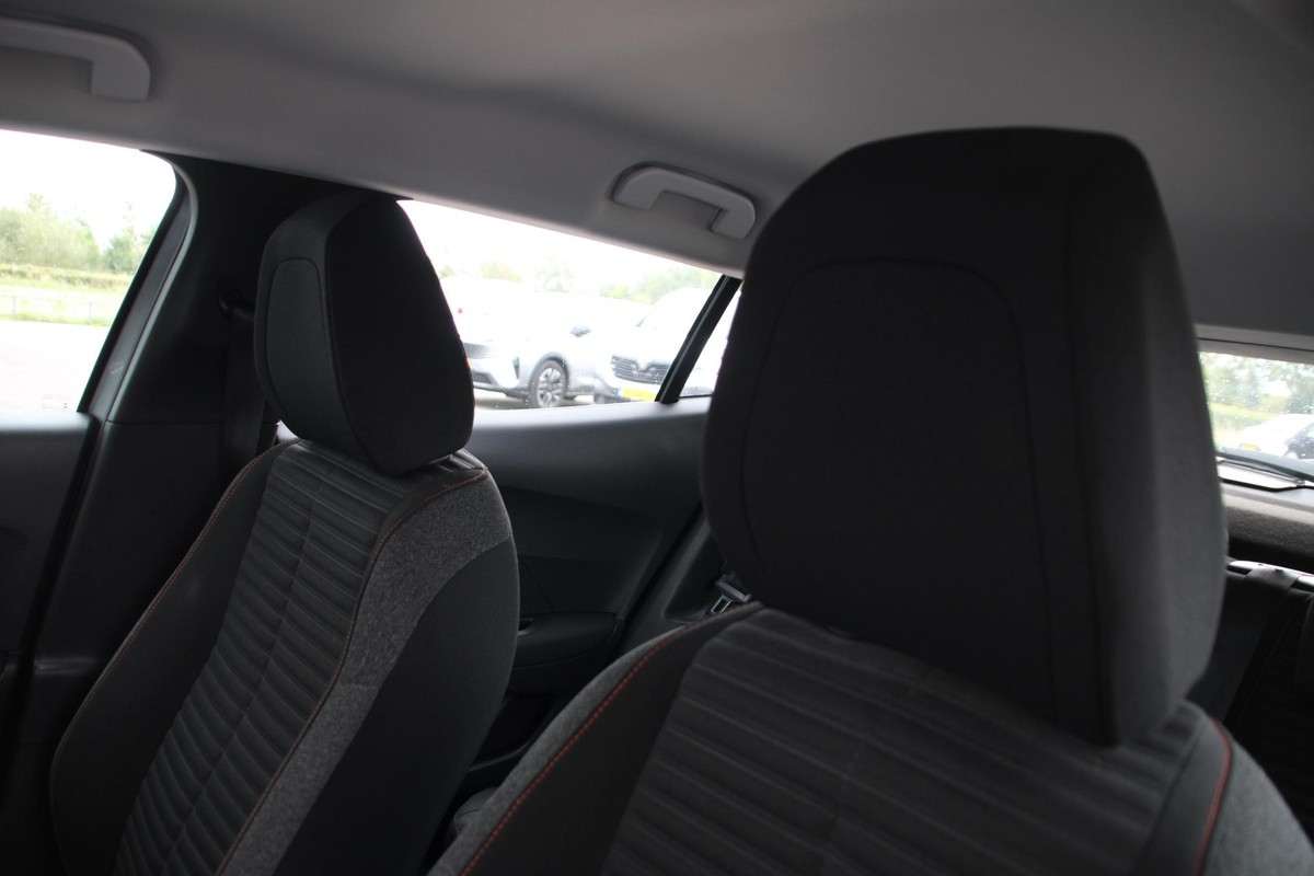 Peugeot e-2008