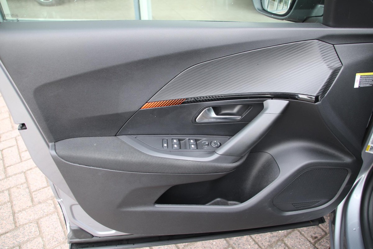 Peugeot e-2008