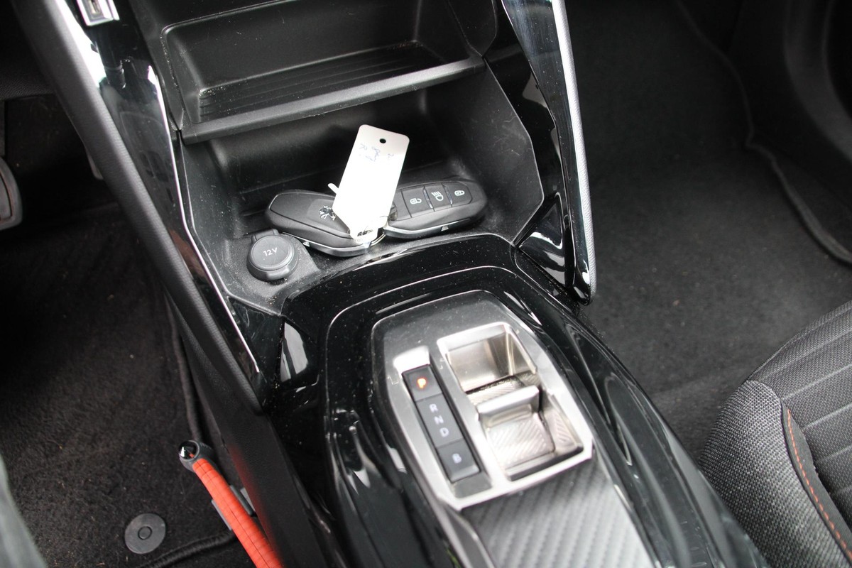 Peugeot e-2008