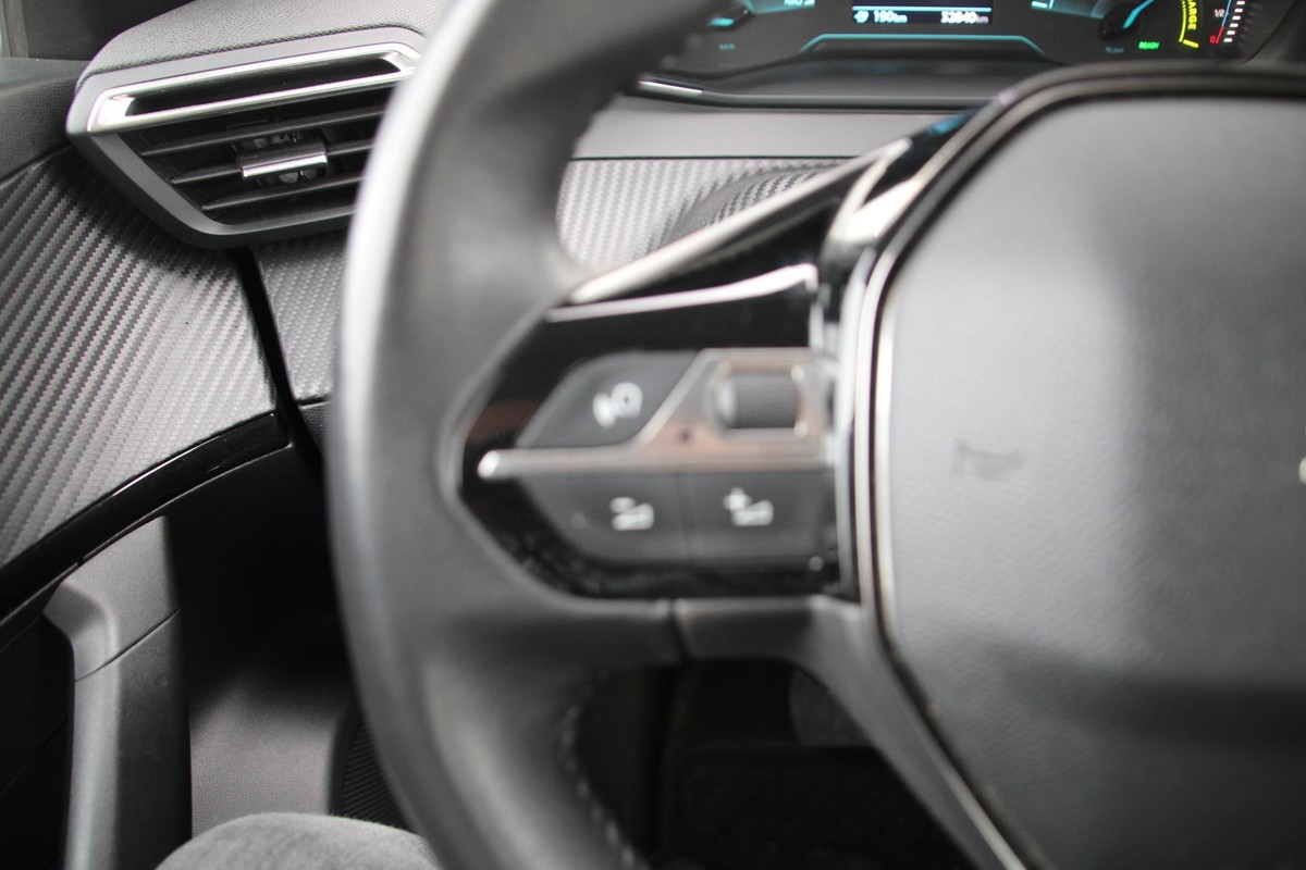 Peugeot e-2008