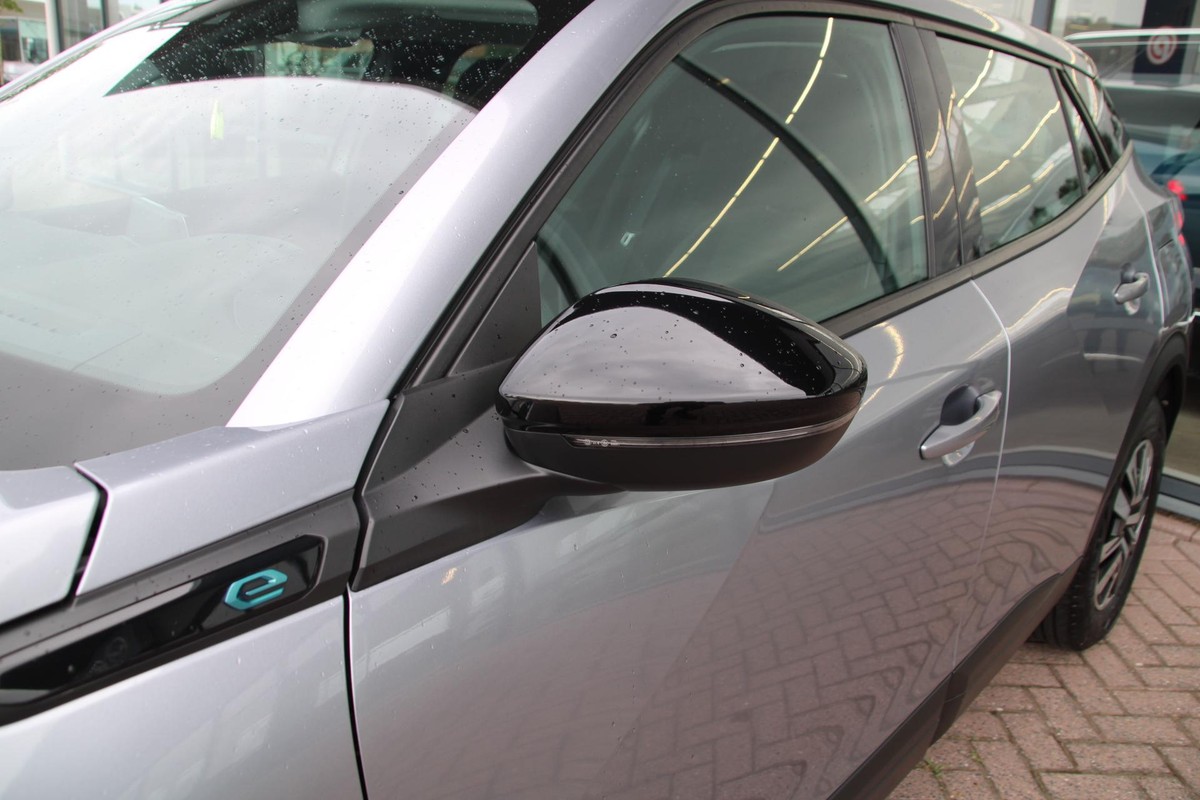 Peugeot e-2008