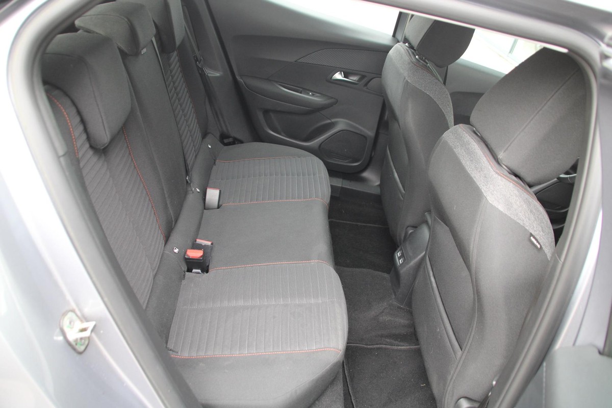 Peugeot e-2008