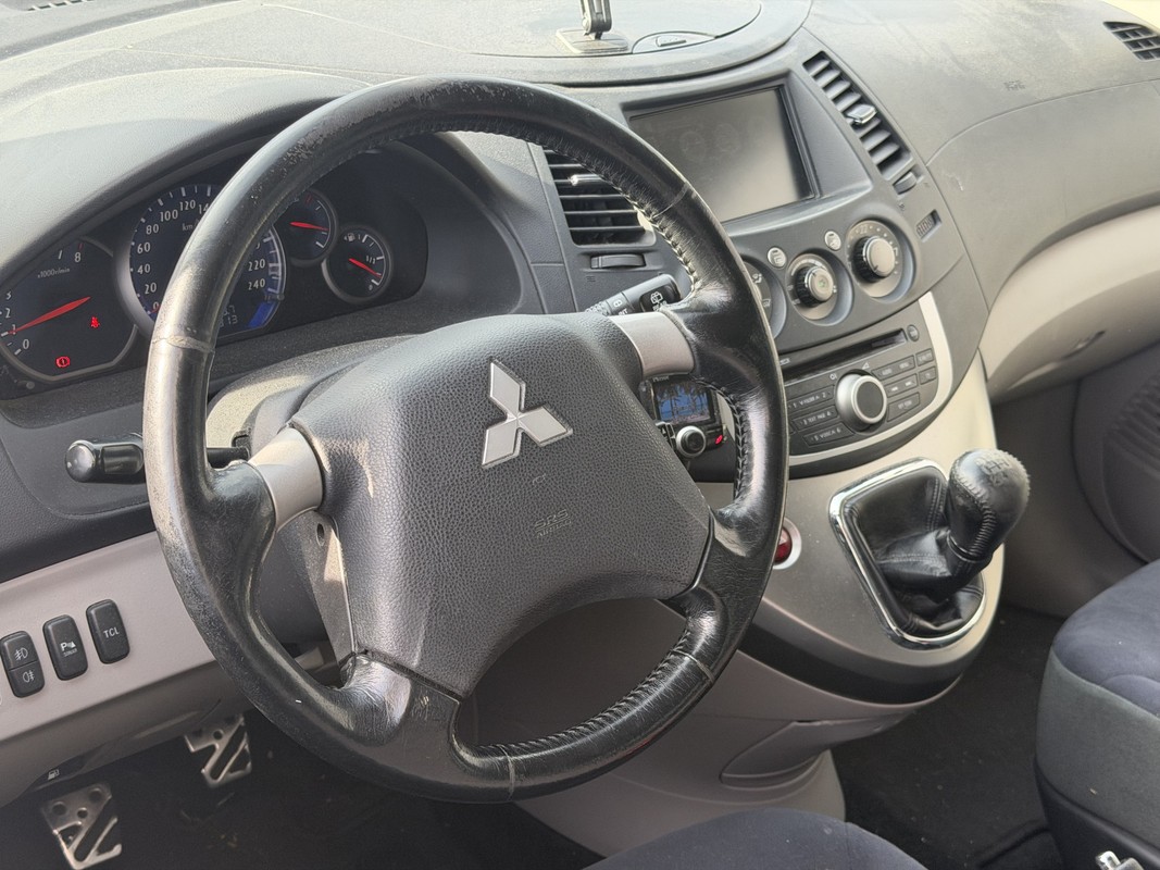 Mitsubishi Grandis