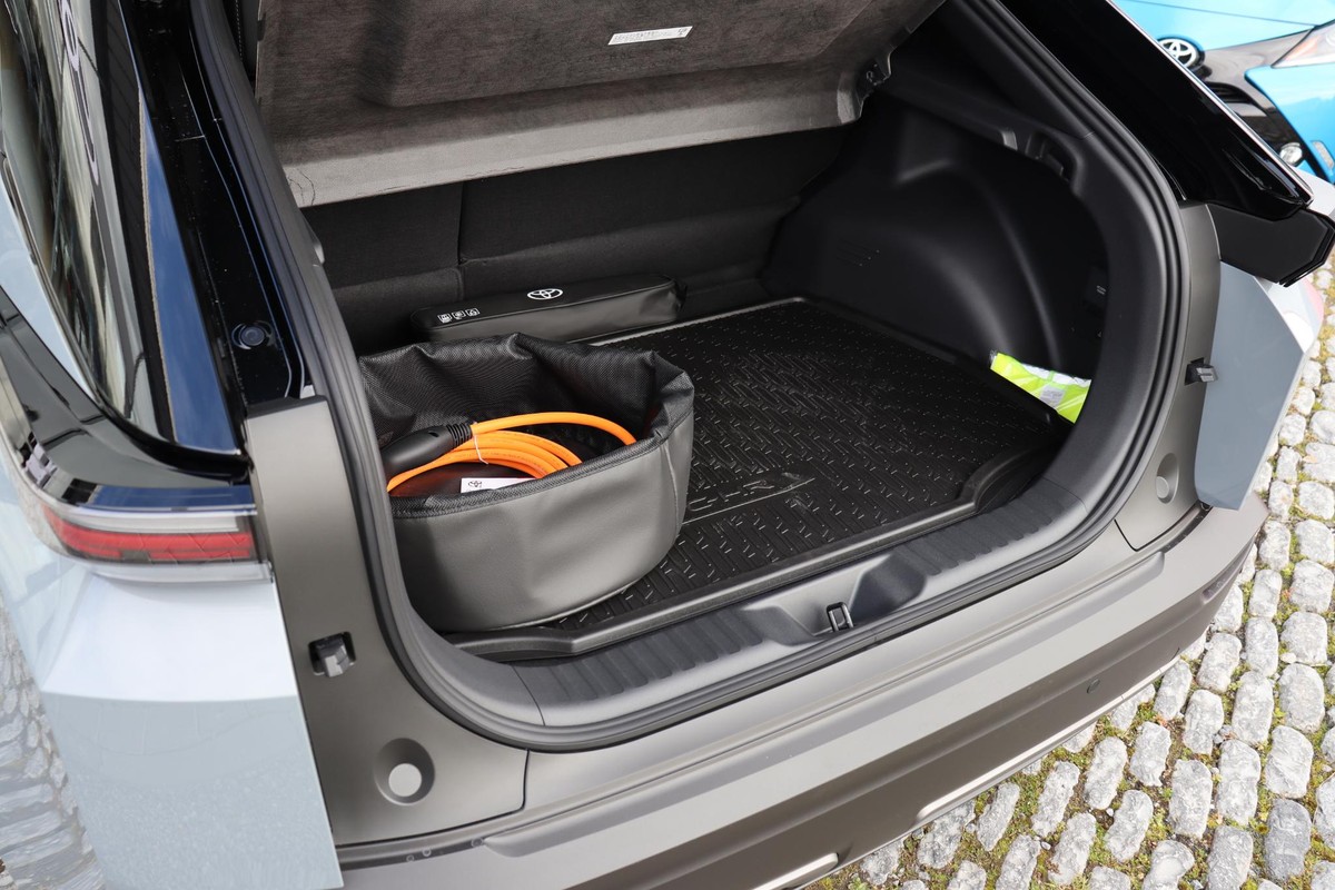 Toyota C-HR+