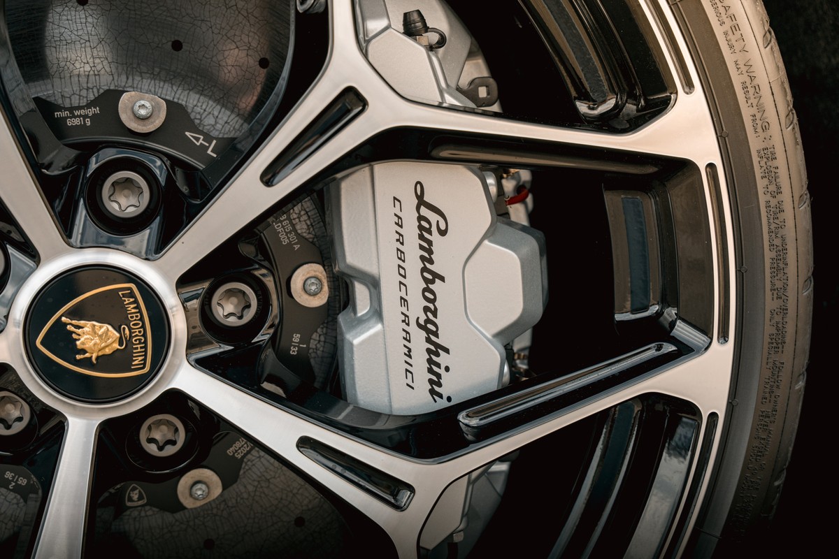 Lamborghini Revuelto