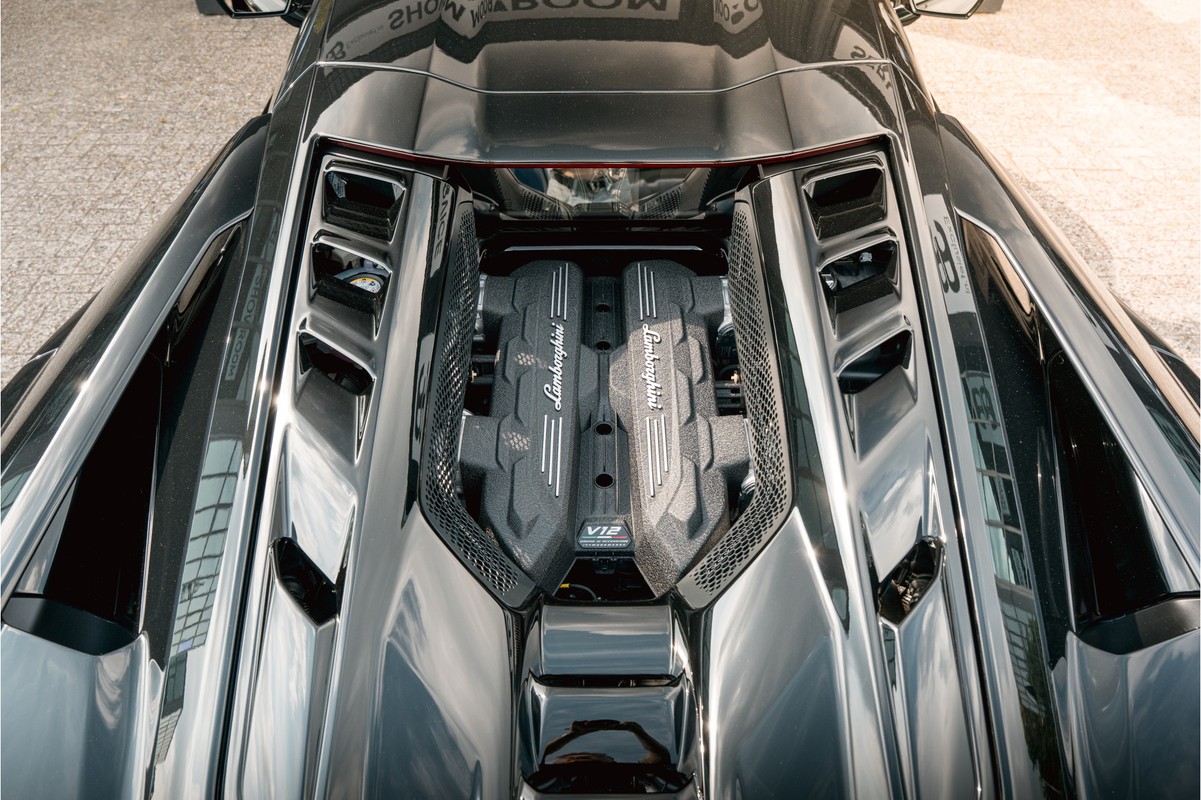 Lamborghini Revuelto