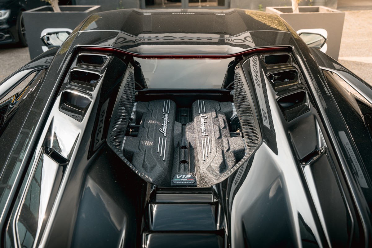 Lamborghini Revuelto
