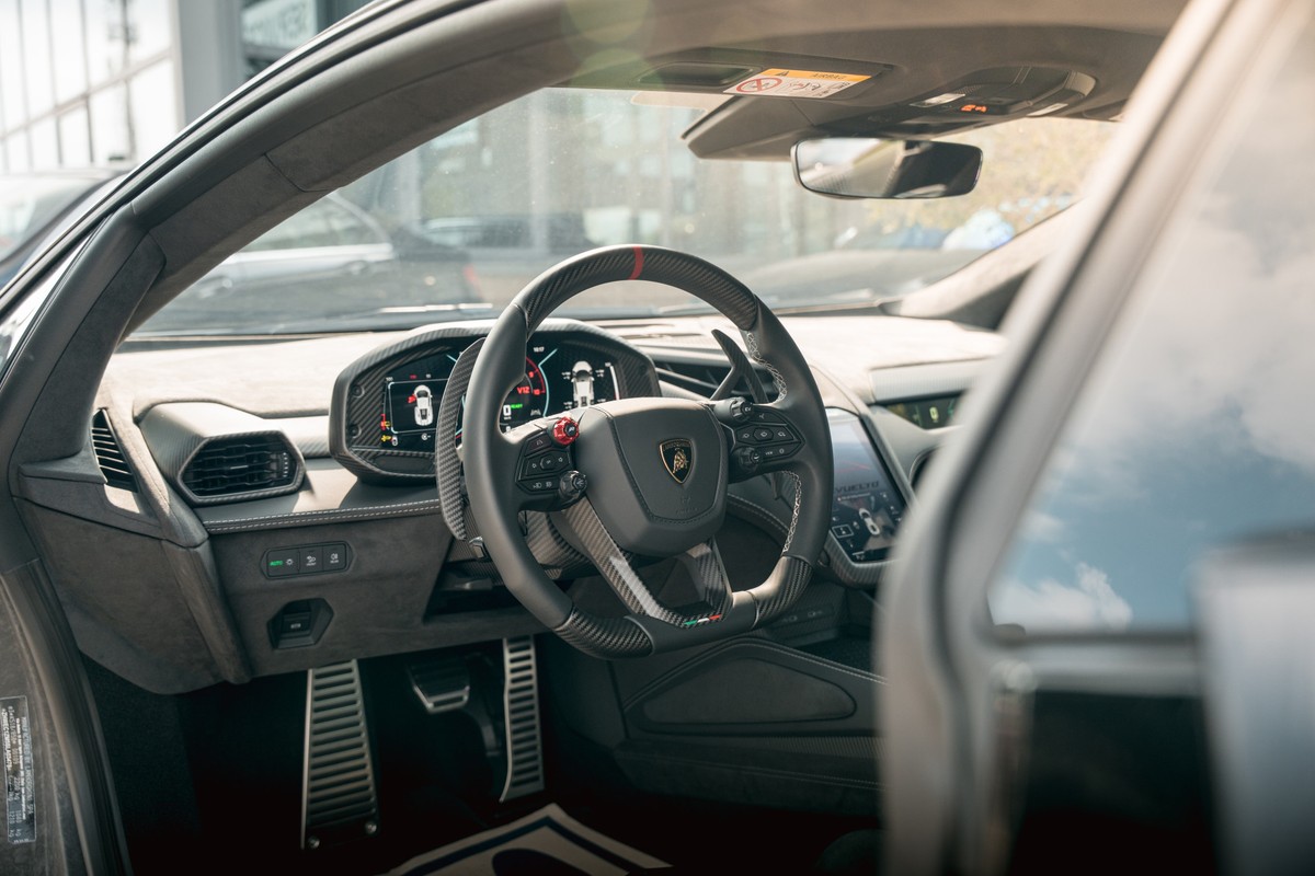 Lamborghini Revuelto