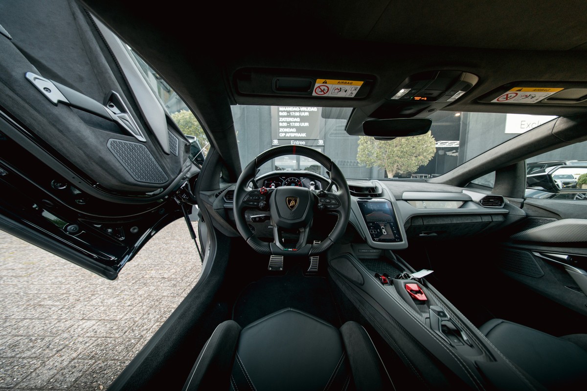 Lamborghini Revuelto