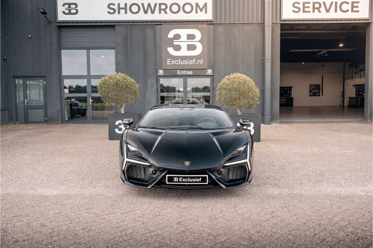 Lamborghini Revuelto