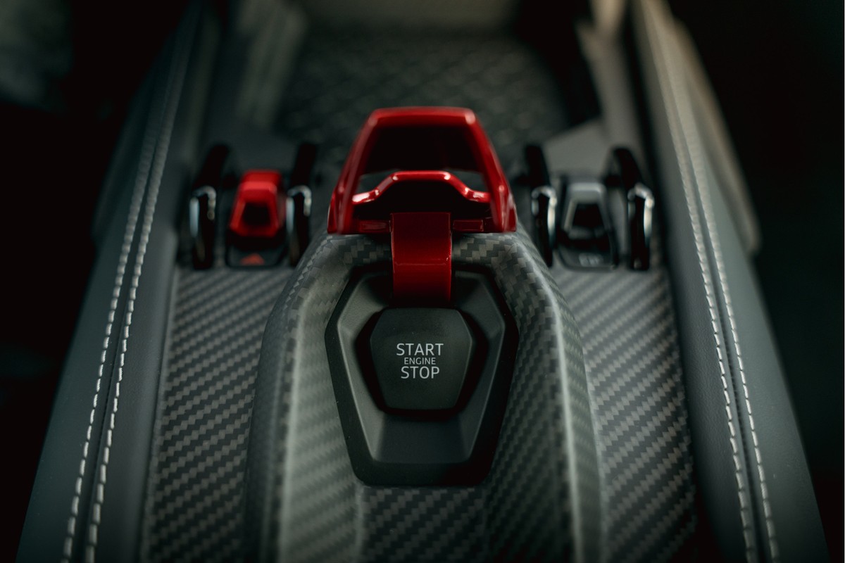 Lamborghini Revuelto