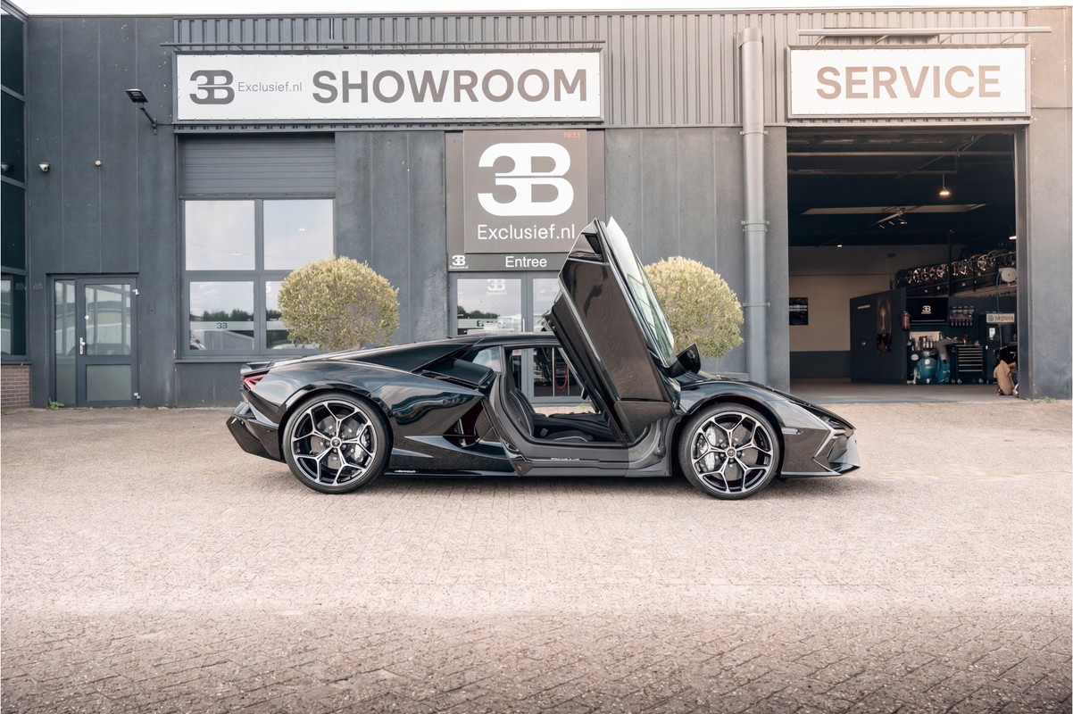 Lamborghini Revuelto