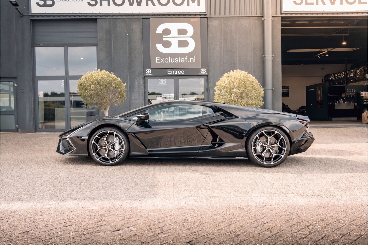 Lamborghini Revuelto