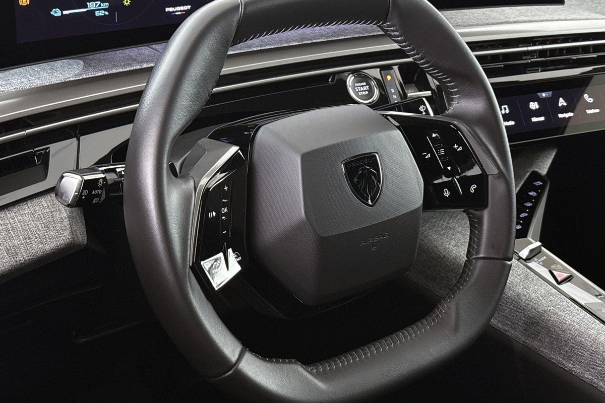 Peugeot e-3008