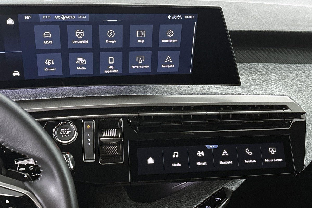 Peugeot e-3008