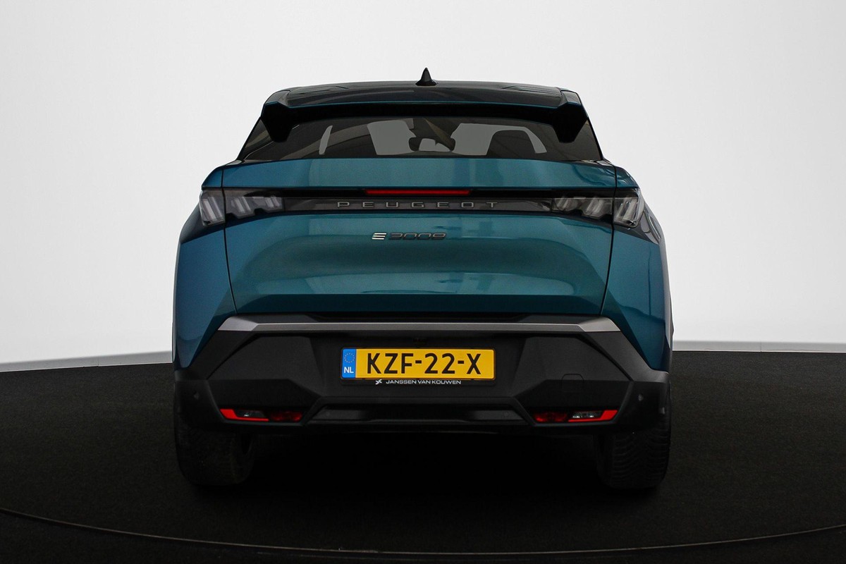 Peugeot e-3008