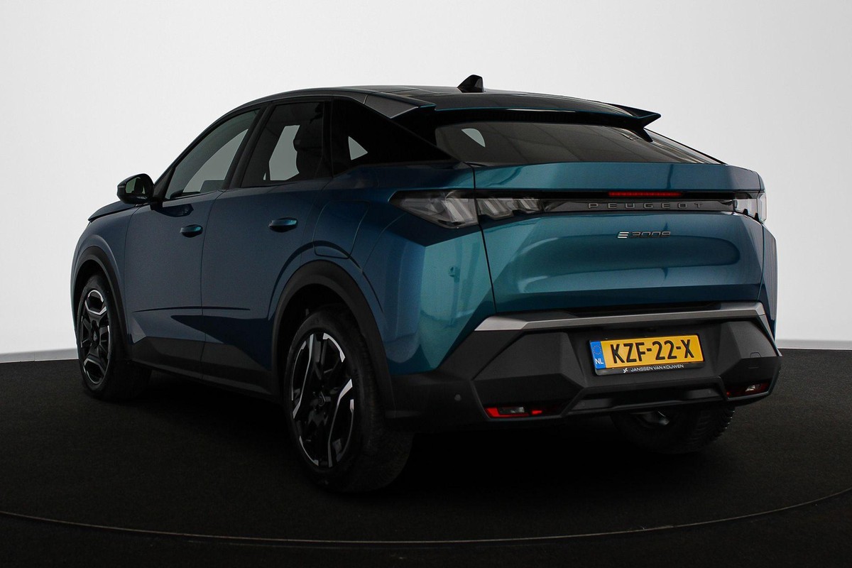 Peugeot e-3008
