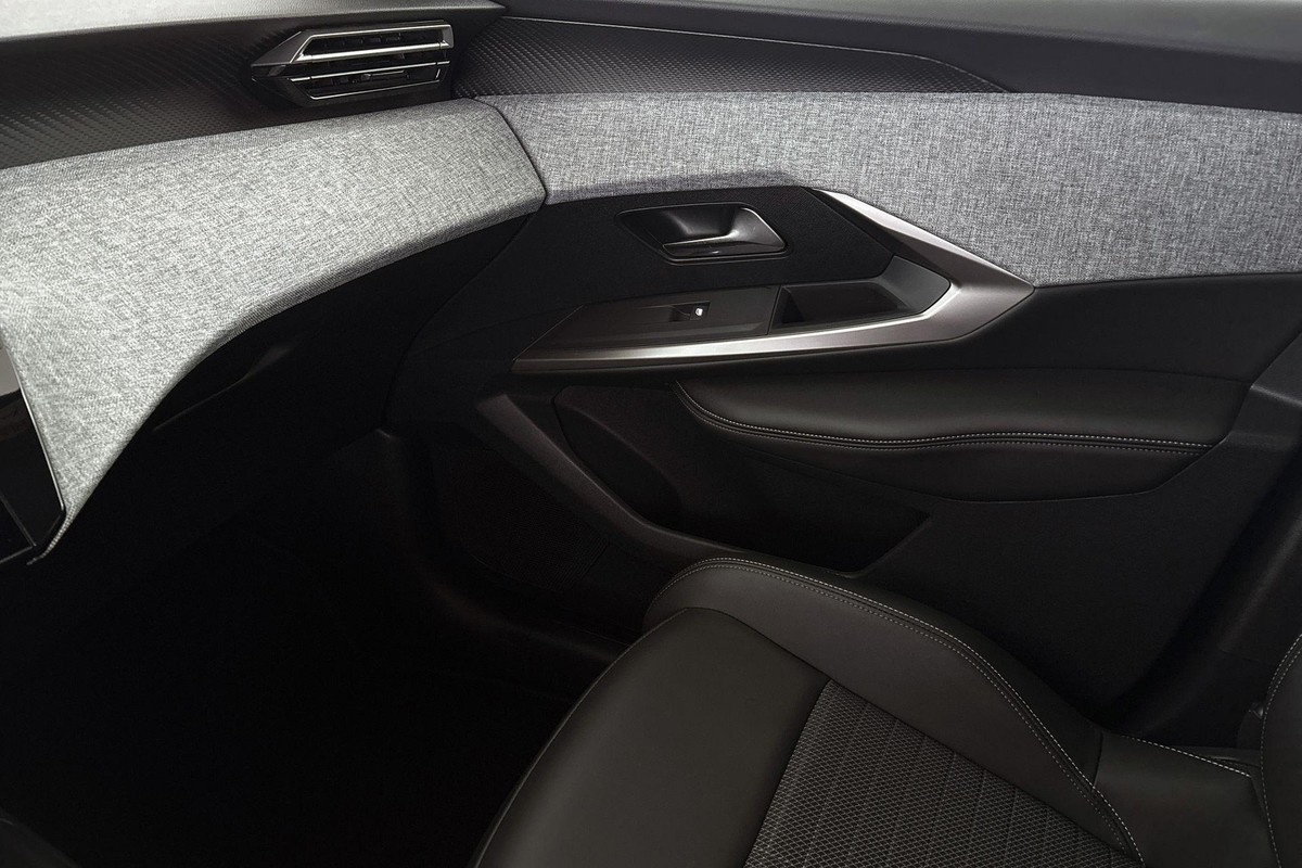 Peugeot e-3008