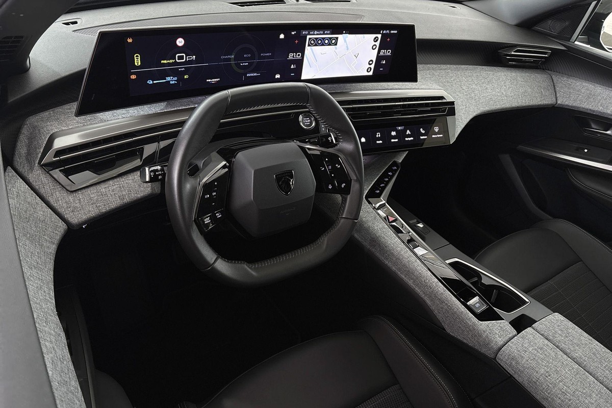 Peugeot e-3008