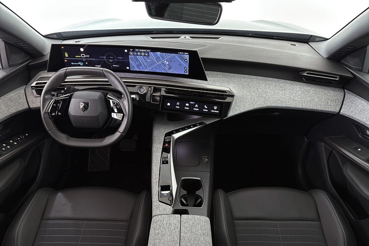 Peugeot e-3008