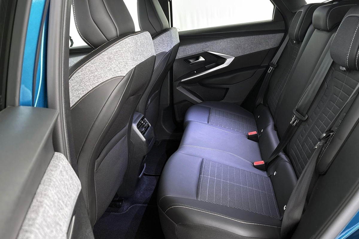 Peugeot e-3008