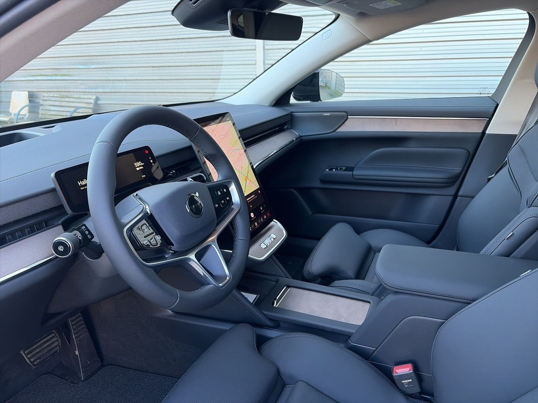 Volvo ES90