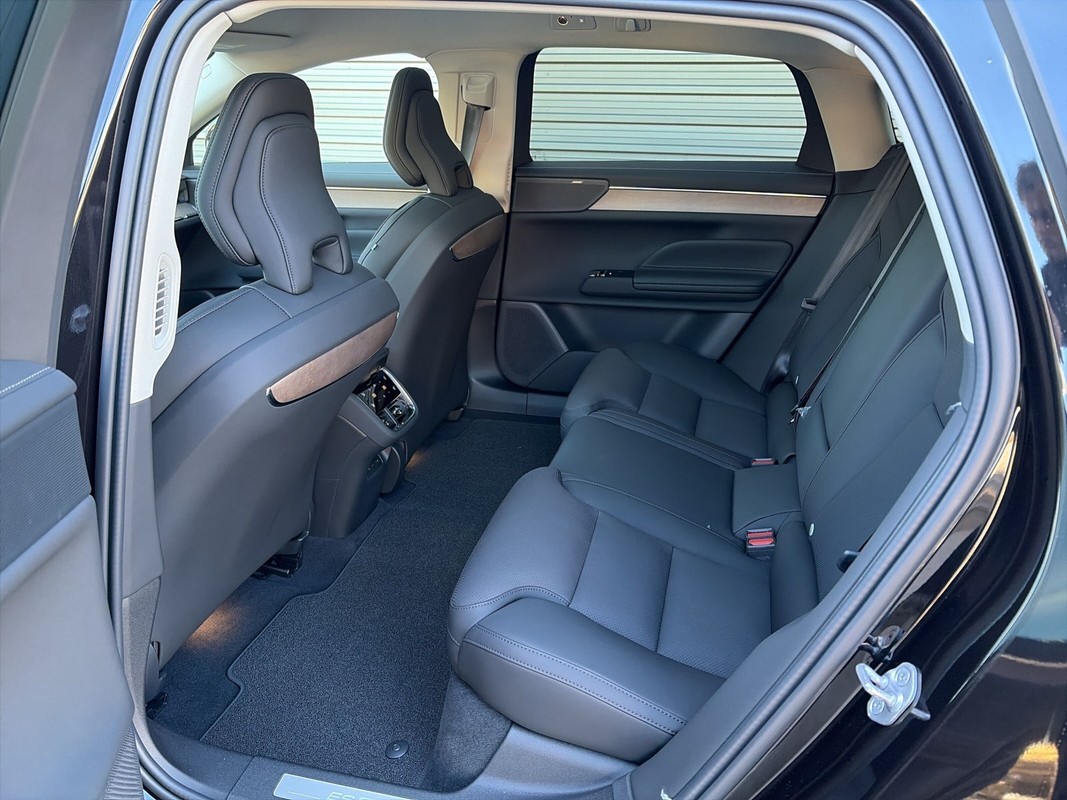 Volvo ES90