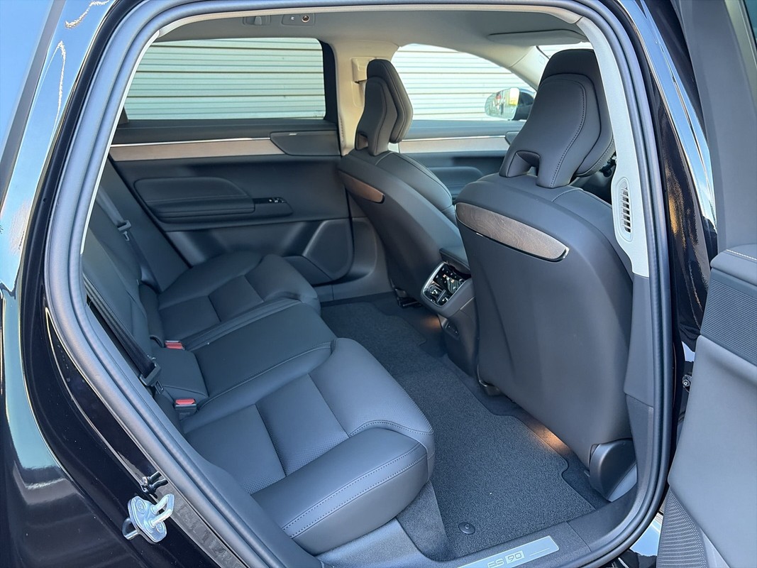 Volvo ES90