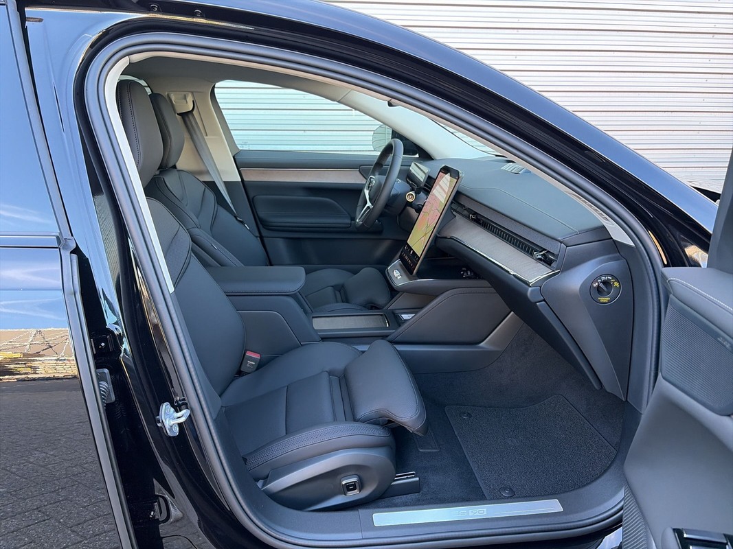 Volvo ES90