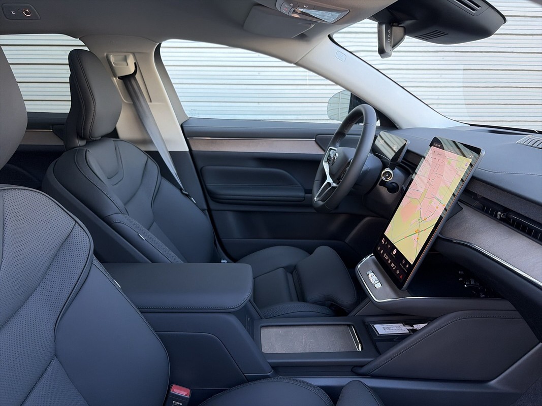 Volvo ES90