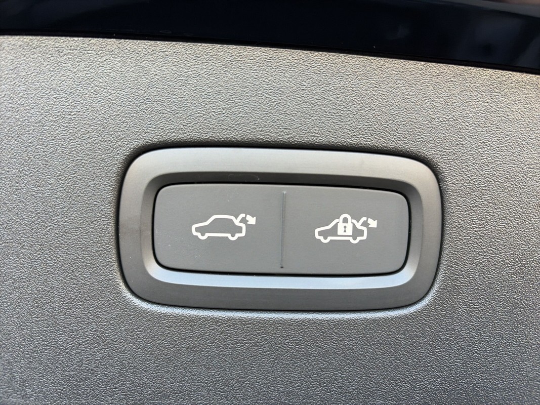 Volvo ES90