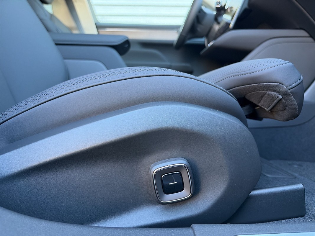 Volvo ES90