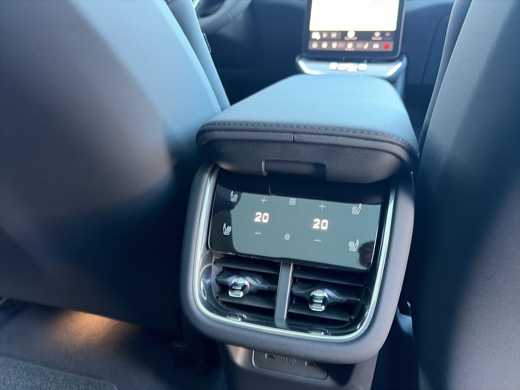 Volvo ES90