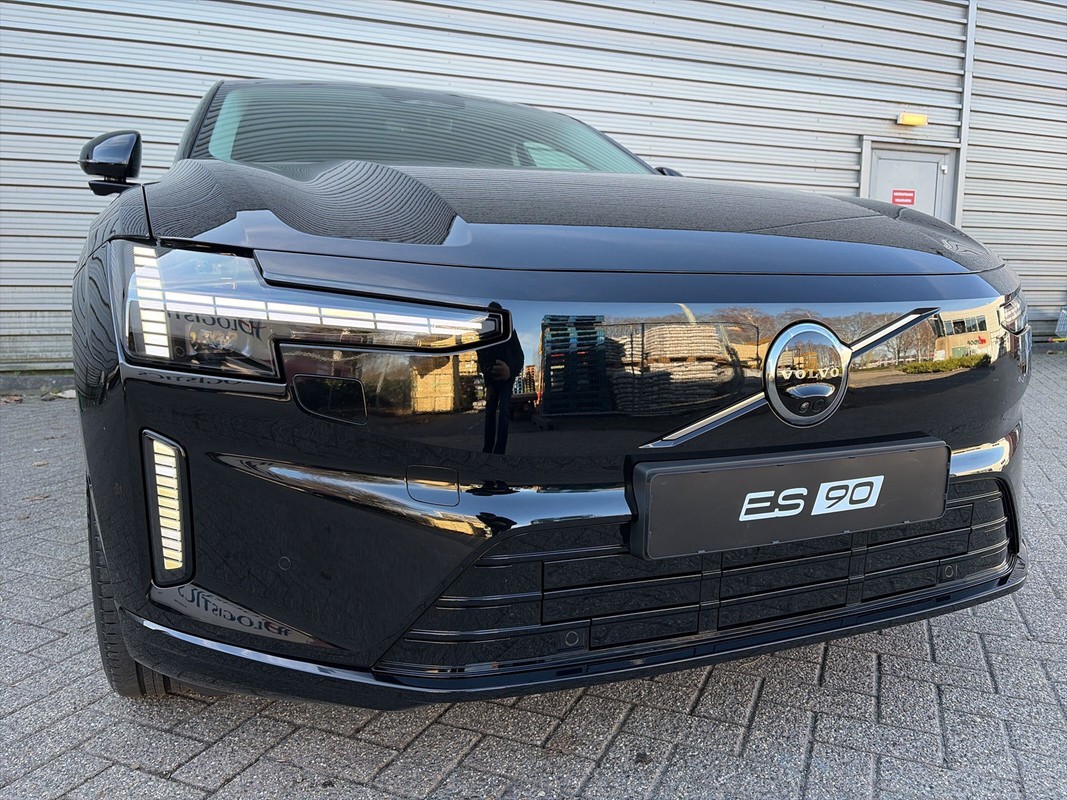 Volvo ES90