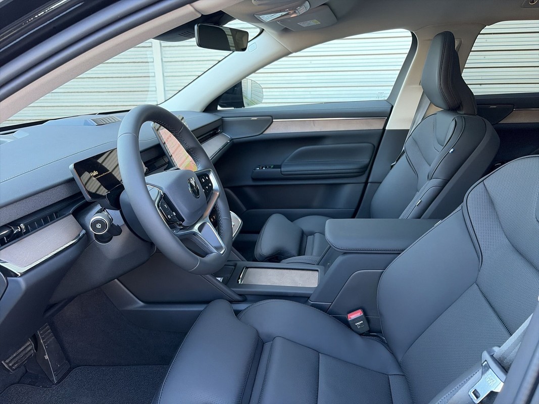 Volvo ES90
