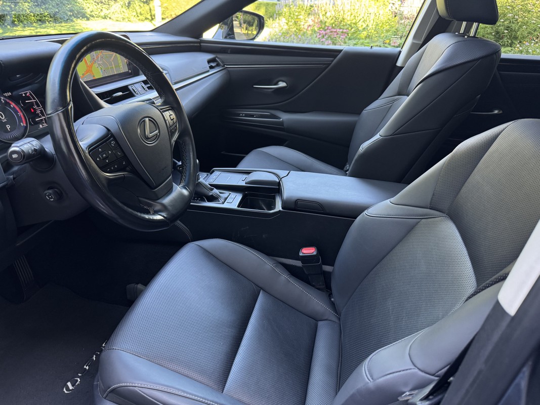 Lexus ES