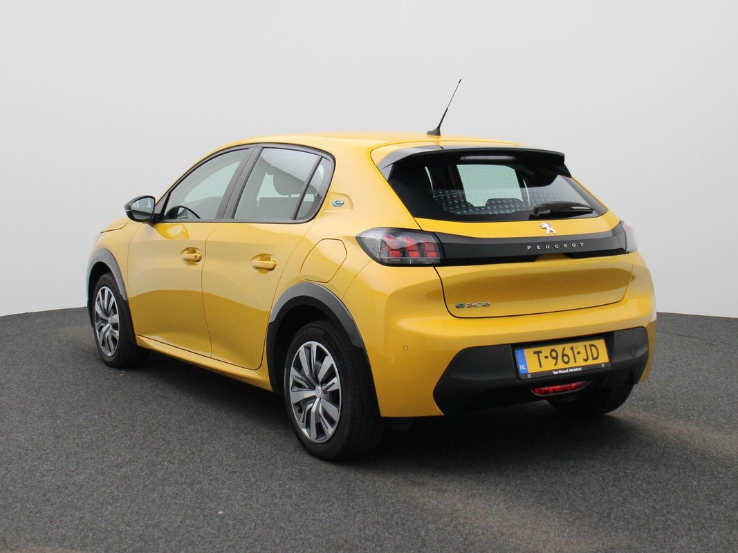 Peugeot e-208
