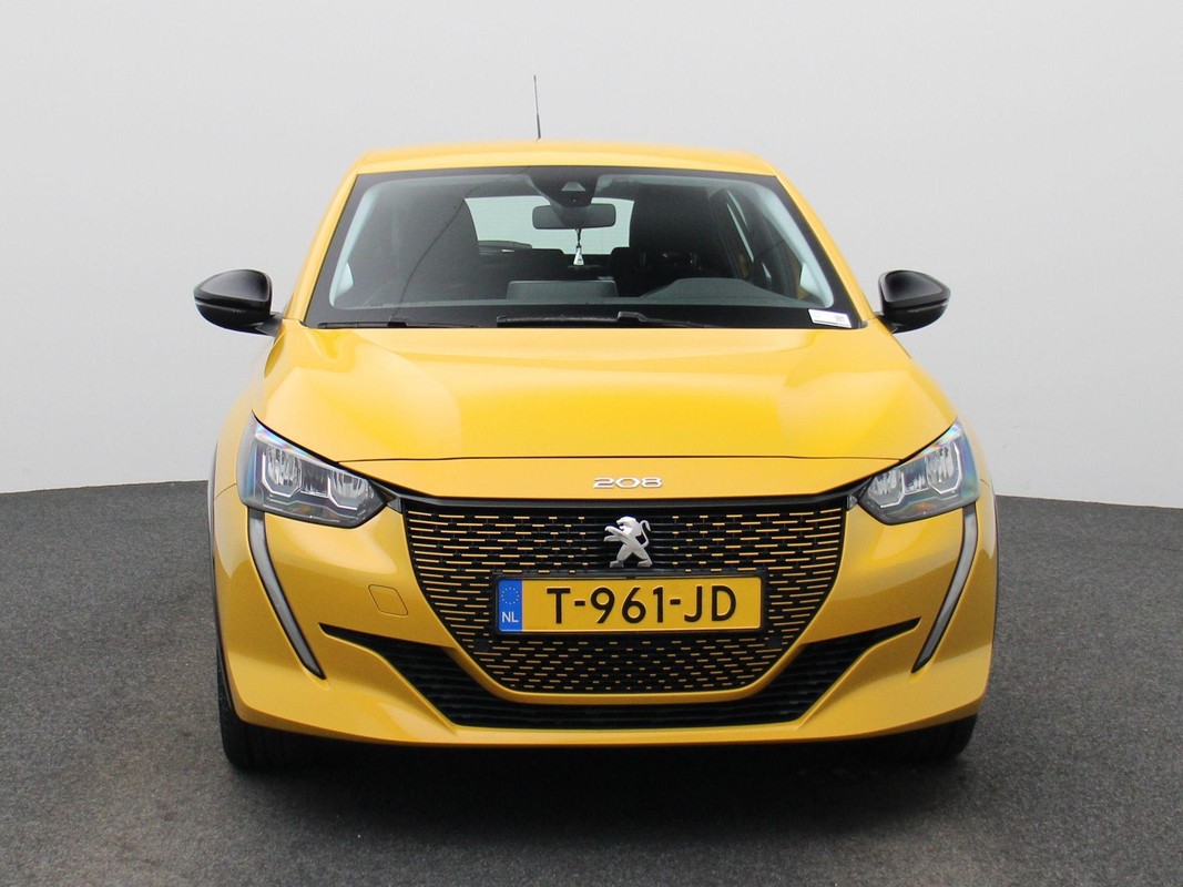 Peugeot e-208