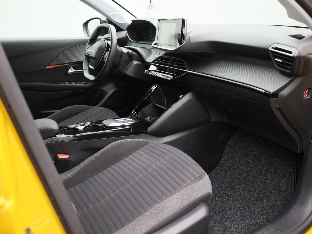 Peugeot e-208