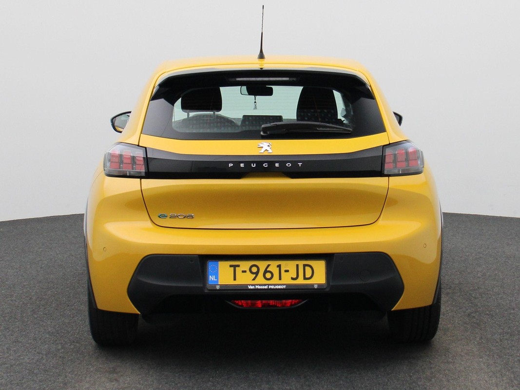 Peugeot e-208