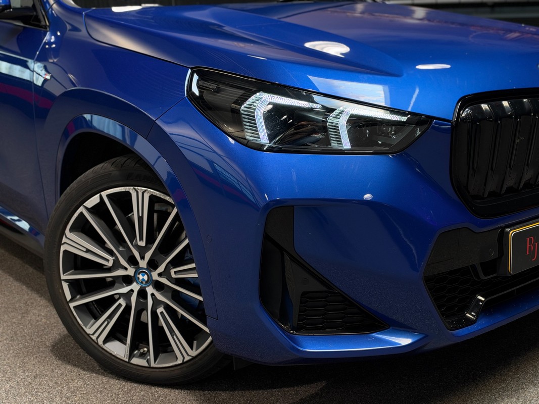 BMW iX1