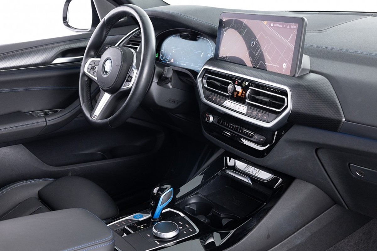 BMW iX3