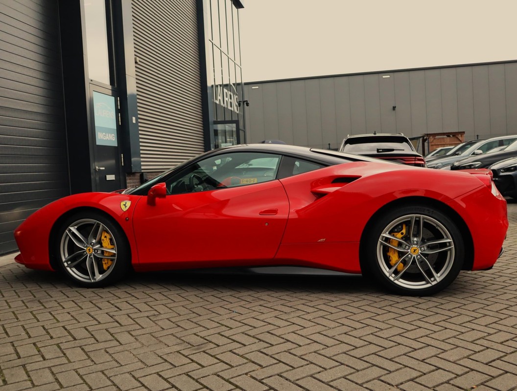 Ferrari 488