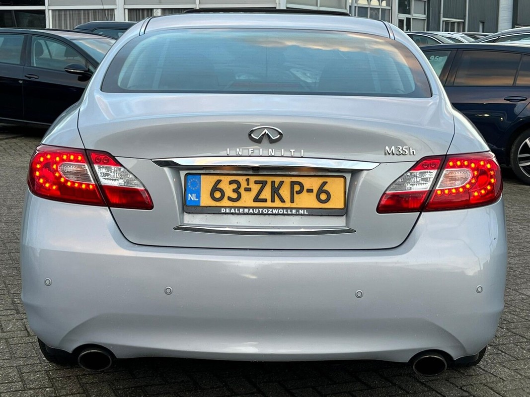 Infiniti M