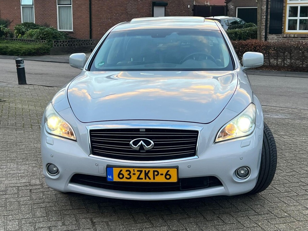 Infiniti M