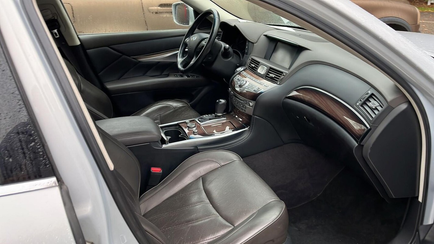 Infiniti M
