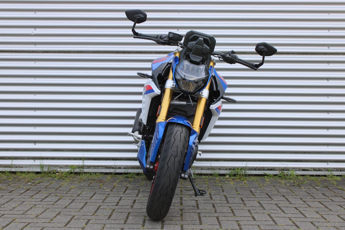 BMW F 900 R