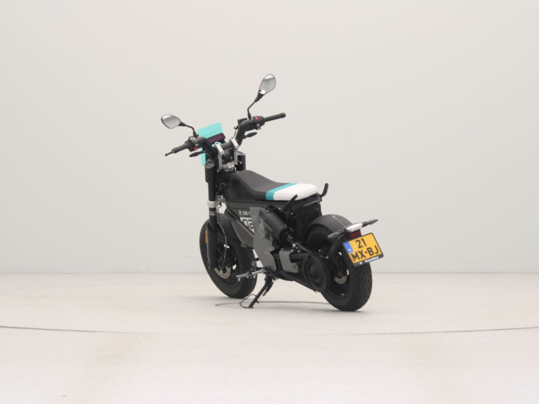 BMW CE 02
